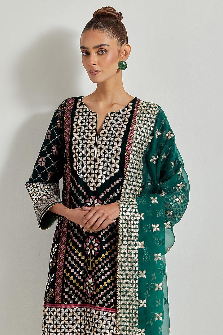 Bottle Green Velvet Gota Patti Embroidered Kurta Set by Kavita Bhartia at Pernia's Pop Up Shop