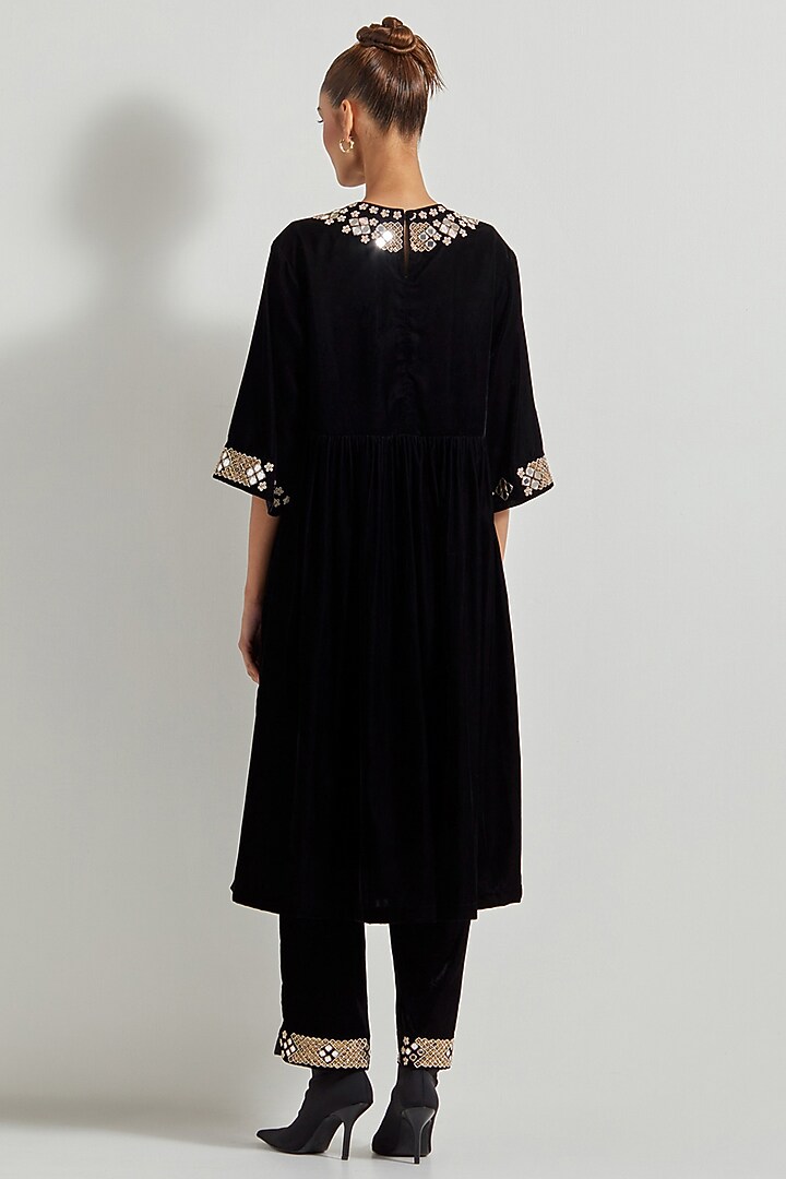Black Velvet Hand Embellished Tunic Set by Kavita Bhartia at Pernia's Pop Up Shop