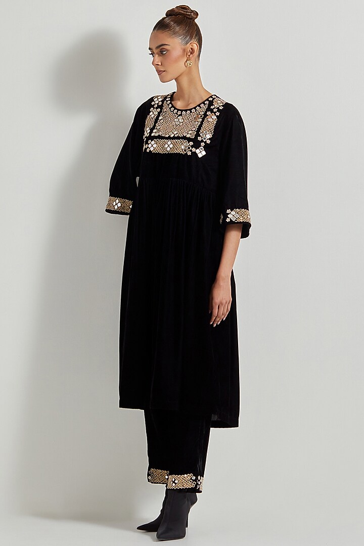 Black Velvet Hand Embellished Tunic Set by Kavita Bhartia at Pernia's Pop Up Shop