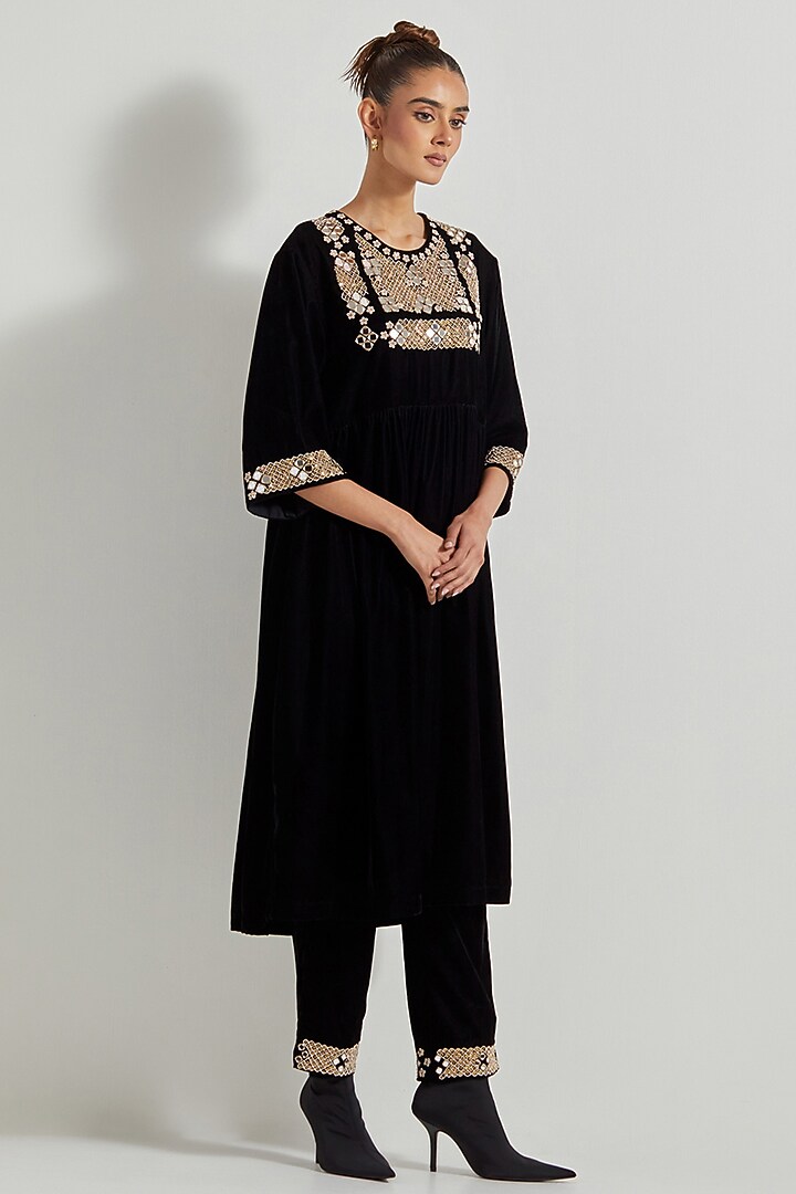 Black Velvet Hand Embellished Tunic Set by Kavita Bhartia at Pernia's Pop Up Shop