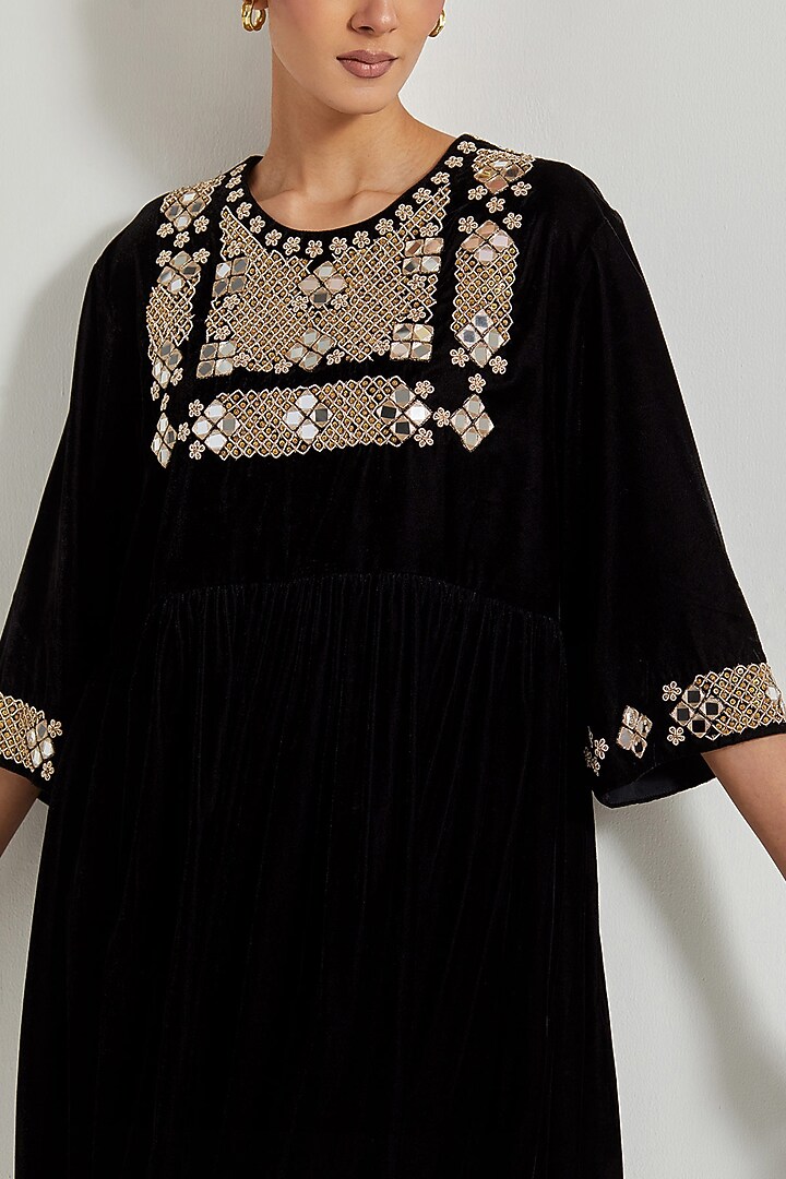 Black Velvet Hand Embellished Tunic Set by Kavita Bhartia at Pernia's Pop Up Shop