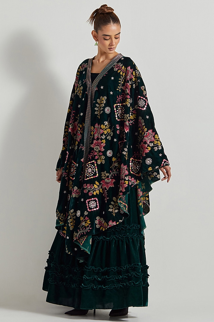 Bottle Green Velvet Hand Embroidered Cape Set by Kavita Bhartia at Pernia's Pop Up Shop