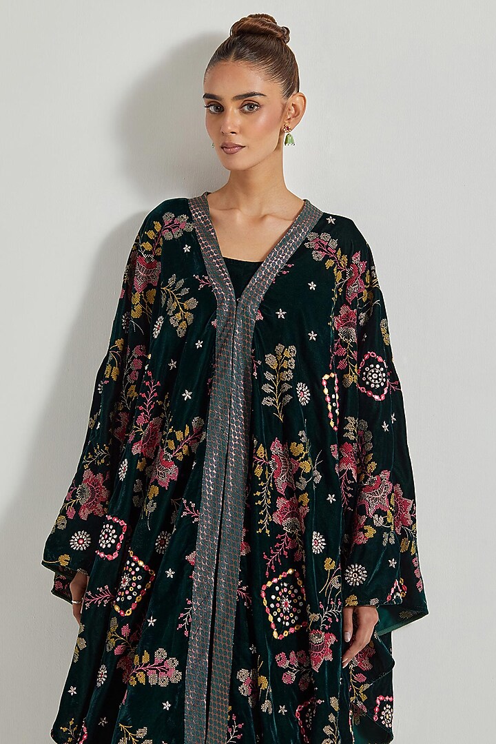 Bottle Green Velvet Hand Embroidered Cape Set by Kavita Bhartia at Pernia's Pop Up Shop