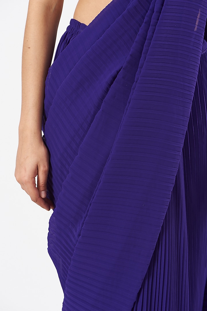 Purple Crinkle Georgette Pre-Stitched Wedding Saree Set by Kavita Bhartia at Pernia's Pop Up Shop