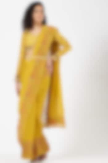 Mustard Crinkle Georgette Printed Pre-Stitched Saree Set by Kavita Bhartia