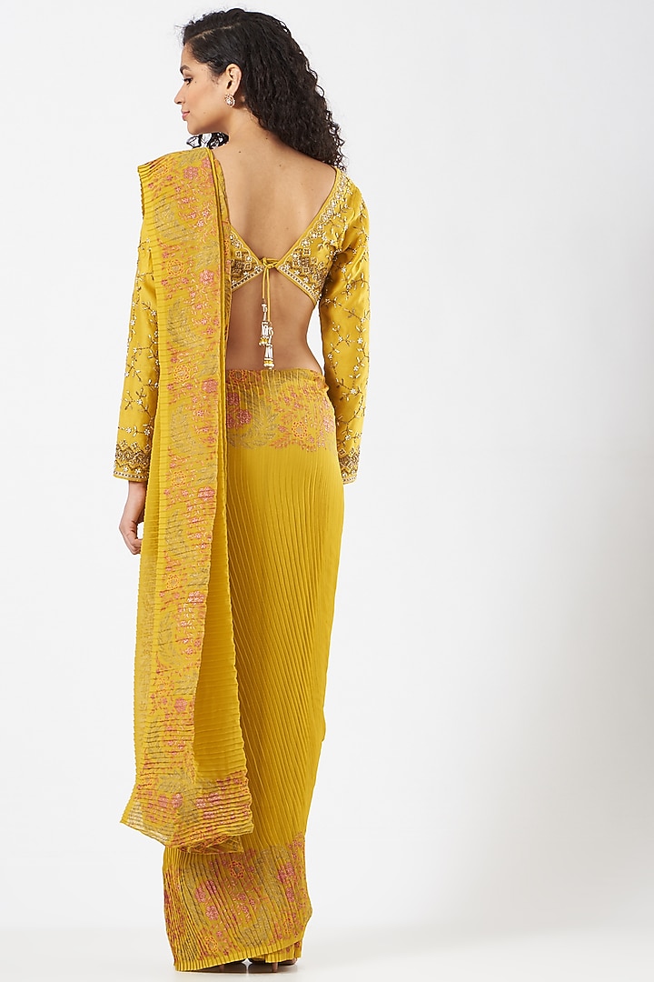 Mustard Crinkle Georgette Printed Pre-Stitched Wedding Saree Set by Kavita Bhartia at Pernia's Pop Up Shop