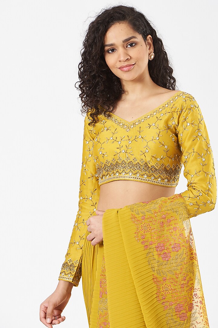 Mustard Crinkle Georgette Printed Pre-Stitched Wedding Saree Set by Kavita Bhartia at Pernia's Pop Up Shop