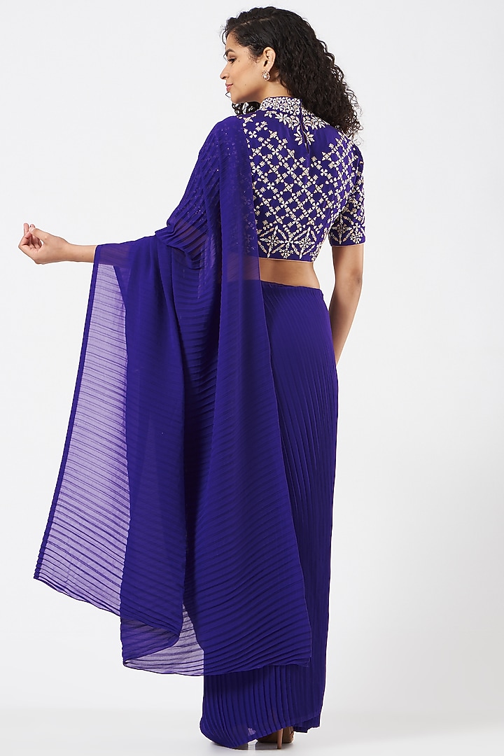 Purple Crinkle Georgette & Silk Pre-Stitched Wedding Saree Set by Kavita Bhartia at Pernia's Pop Up Shop