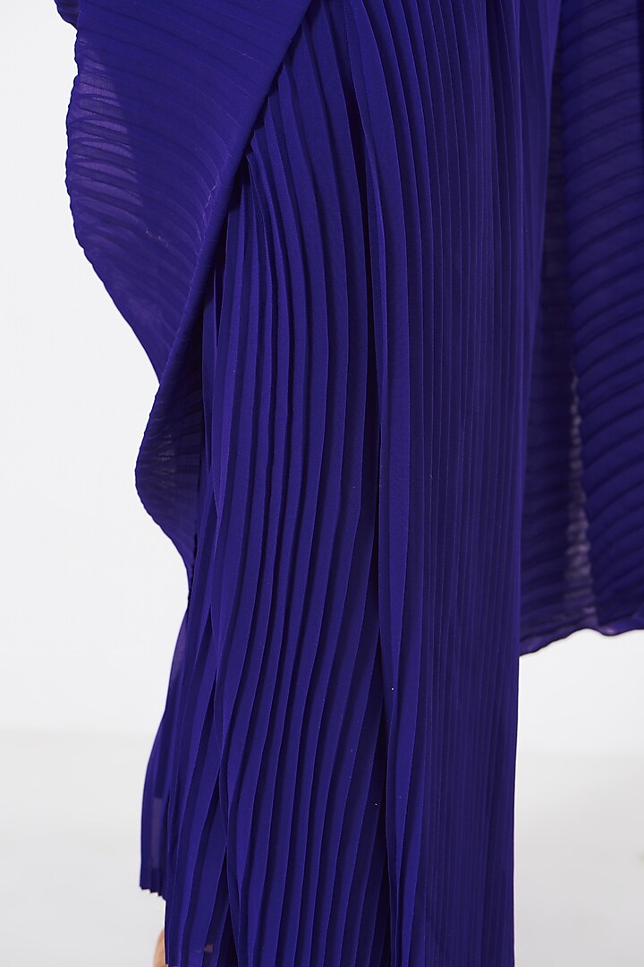 Purple Crinkle Georgette & Silk Pre-Stitched Wedding Saree Set by Kavita Bhartia at Pernia's Pop Up Shop
