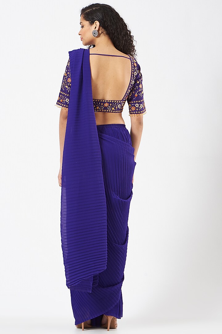 Purple Crinkle Georgette Pre-Stitched Wedding Saree Set by Kavita Bhartia at Pernia's Pop Up Shop