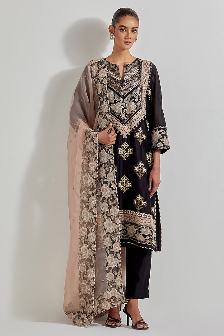Black Chanderi Silk Patch Work Kurta Set by Kavita Bhartia at Pernia's Pop Up Shop