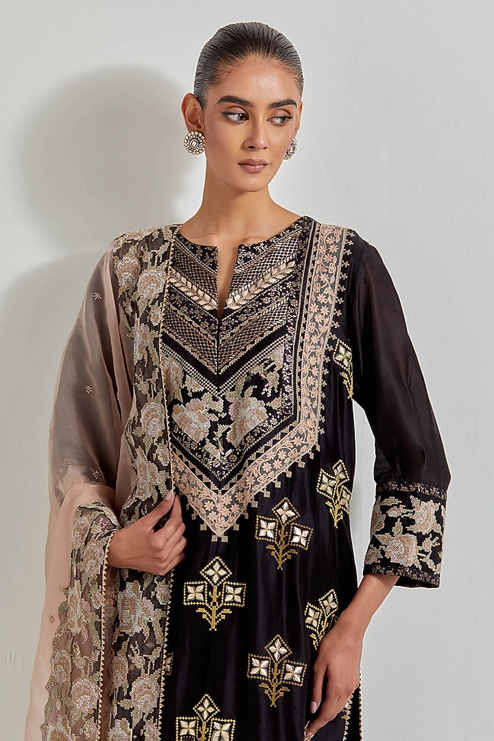 Black Chanderi Silk Patch Work Kurta Set by Kavita Bhartia at Pernia's Pop Up Shop