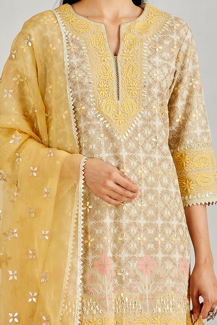 Beige Embroidered Kurta Set by Kavita Bhartia at Pernia's Pop Up Shop