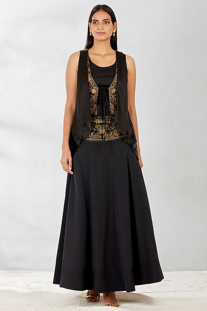 Black Paneled Skirt Set With Zardosi Work by Kavita Bhartia