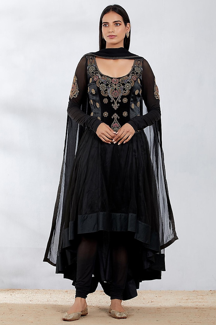 Black Hand Embroidered High-Low Anarkali Set by Kavita Bhartia at Pernia's Pop Up Shop