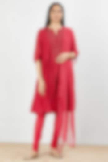 Red Embroidered Panelled Tunic Set by Kavita Bhartia at Pernia's Pop Up Shop