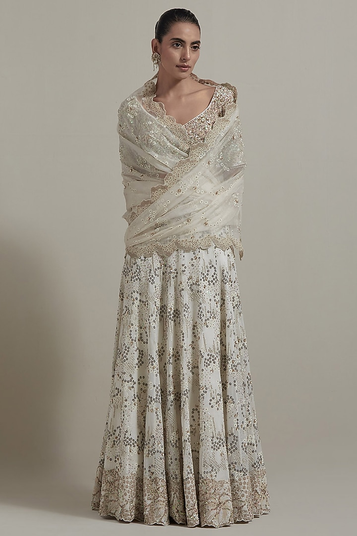 Ivory Organza & Chanderi Silk Hand Embellished Bridal Lehenga Set by Kavita Bhartia at Pernia's Pop Up Shop