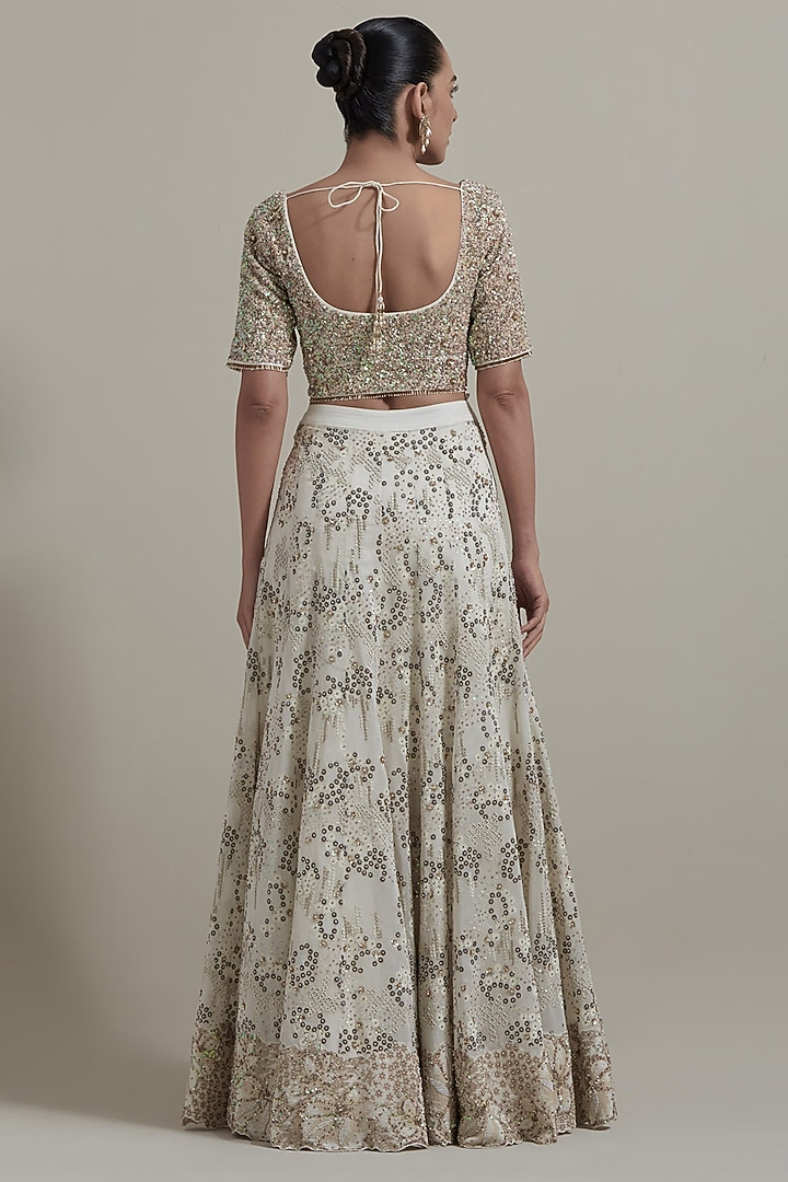 Ivory Organza & Chanderi Silk Hand Embellished Bridal Lehenga Set by Kavita Bhartia at Pernia's Pop Up Shop
