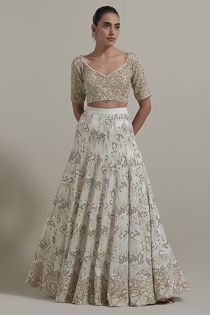 Ivory Organza & Chanderi Silk Hand Embellished Bridal Lehenga Set by Kavita Bhartia at Pernia's Pop Up Shop