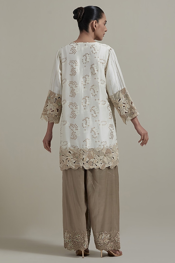 Ivory Dupion Silk Cutwork Embellished Kurta Set by Kavita Bhartia at Pernia's Pop Up Shop