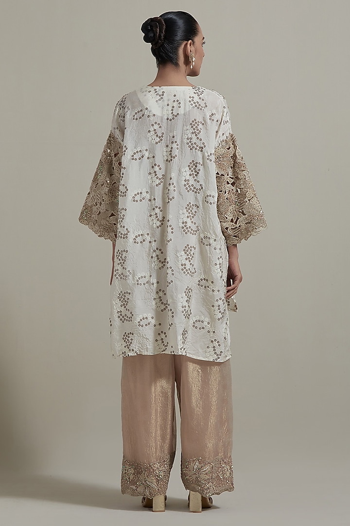 Ivory & Pink Silk Cutwork Embellished Kurta Set by Kavita Bhartia at Pernia's Pop Up Shop