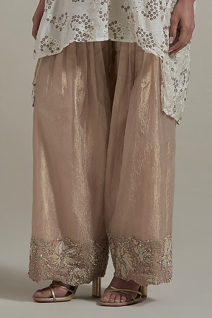Ivory & Pink Silk Cutwork Embellished Kurta Set by Kavita Bhartia at Pernia's Pop Up Shop