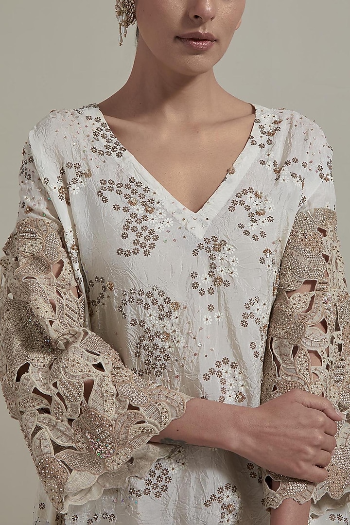 Ivory & Pink Silk Cutwork Embellished Kurta Set by Kavita Bhartia at Pernia's Pop Up Shop