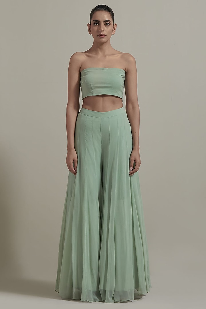 Green Net & Chiffon Embellished Jacket Set by Kavita Bhartia at Pernia's Pop Up Shop