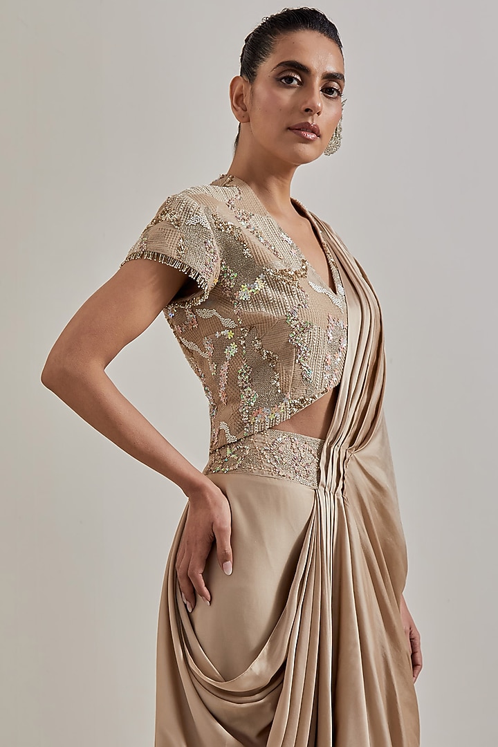 Pink Net Hand Embellished Draped Wedding Saree Set by Kavita Bhartia at Pernia's Pop Up Shop