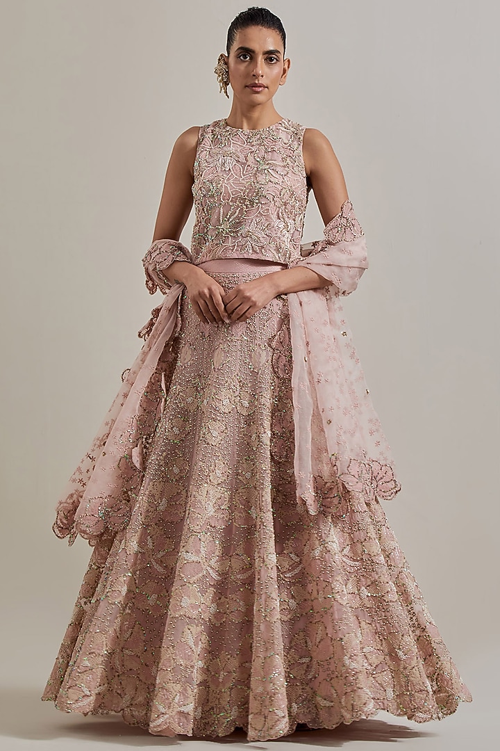 Champagne Organza Hand Embellished Bridal Lehenga Set by Kavita Bhartia at Pernia's Pop Up Shop