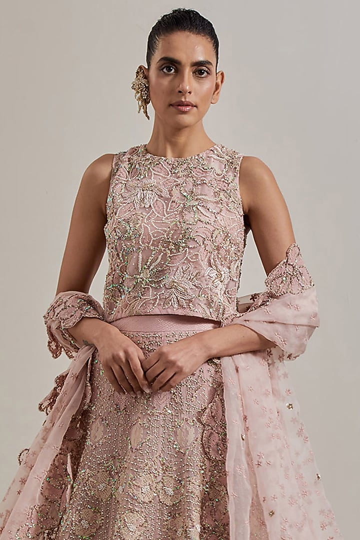 Champagne Organza Hand Embellished Bridal Lehenga Set by Kavita Bhartia at Pernia's Pop Up Shop