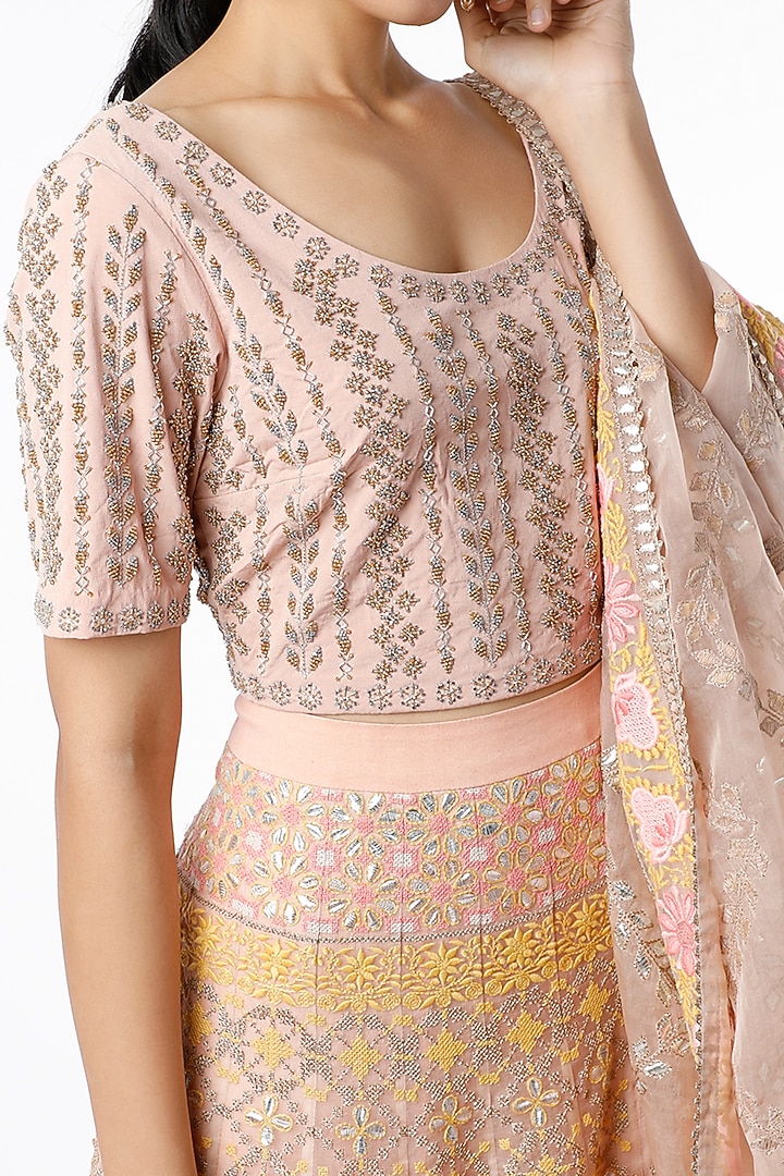 Peach Hand Embroidered Wedding Lehenga Set by Kavita Bhartia at Pernia's Pop Up Shop