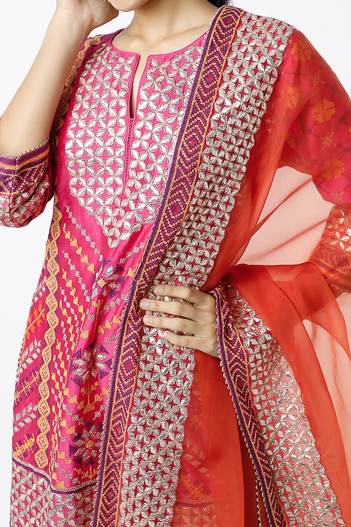 Hot Pink Embroidered Kurta Set by Kavita Bhartia at Pernia's Pop Up Shop