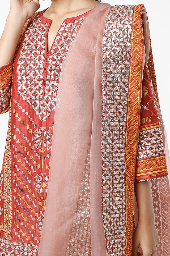 Crimson Red Embroidered Kurta Set by Kavita Bhartia at Pernia's Pop Up Shop