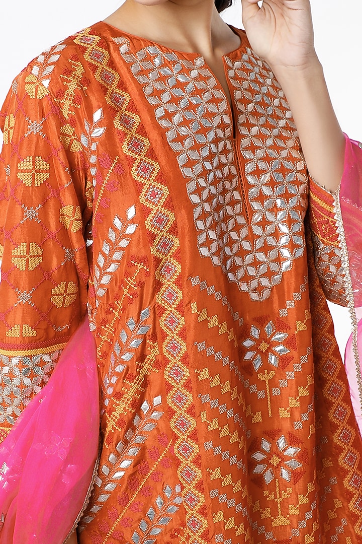 Orange Embroidered Kurta Set by Kavita Bhartia at Pernia's Pop Up Shop