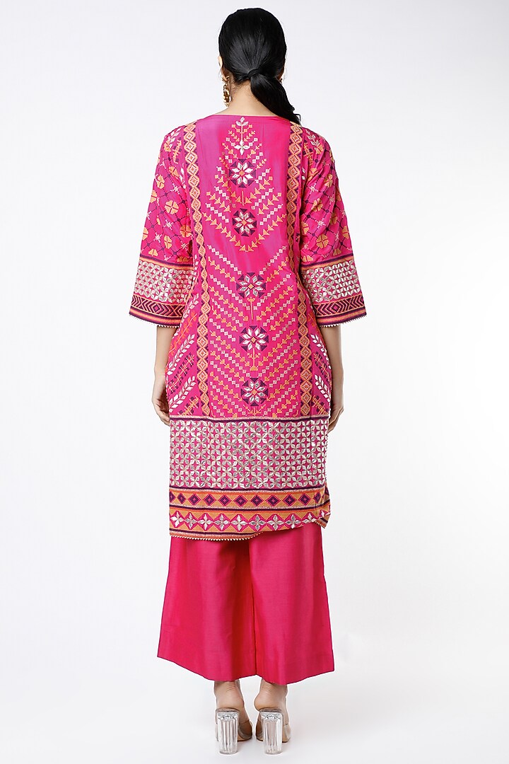 Hot Pink Embroidered Kurta Set by Kavita Bhartia at Pernia's Pop Up Shop