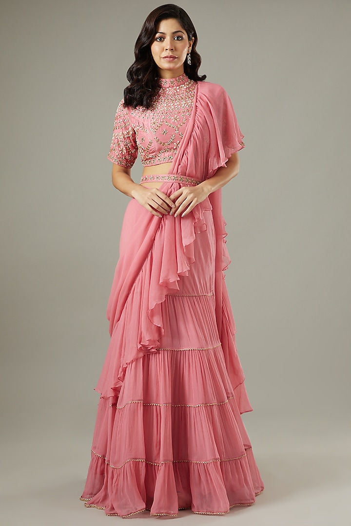 Salmon Pink Chiffon Saree Set by Kavita Bhartia at Pernia's Pop Up Shop