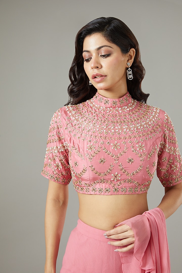 Salmon Pink Chiffon Wedding Saree Set by Kavita Bhartia at Pernia's Pop Up Shop