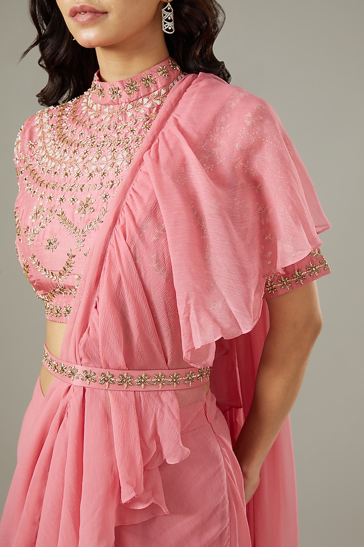 Salmon Pink Chiffon Wedding Saree Set by Kavita Bhartia at Pernia's Pop Up Shop