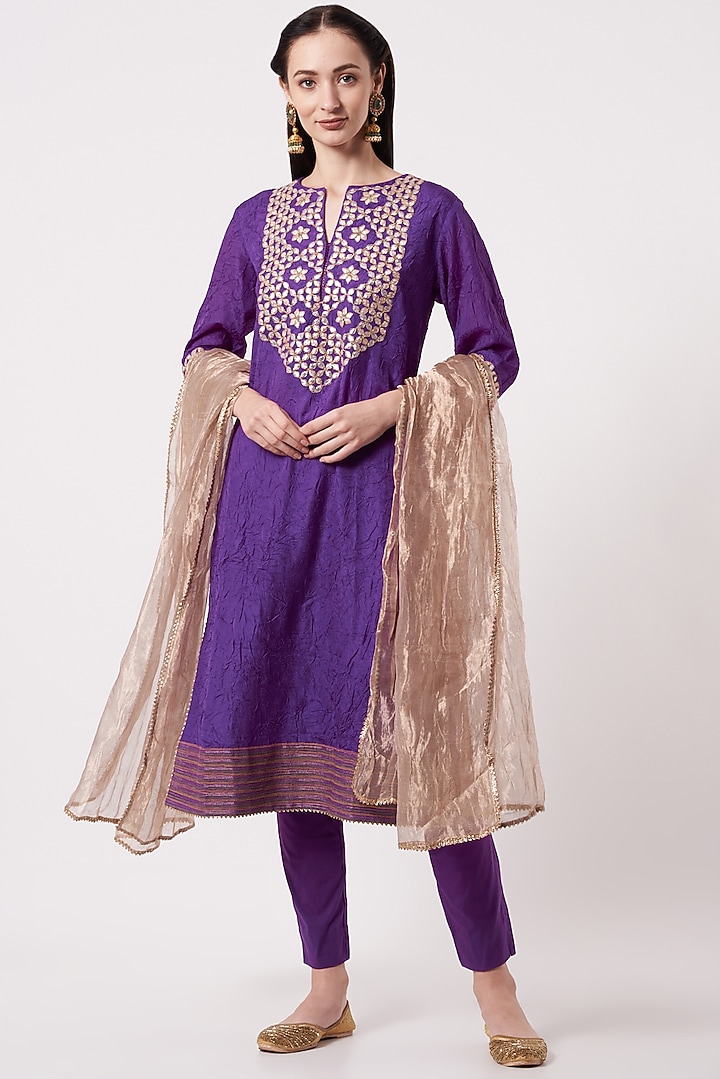 Purple Embroidered Kurta Set by Kavita Bhartia at Pernia's Pop Up Shop