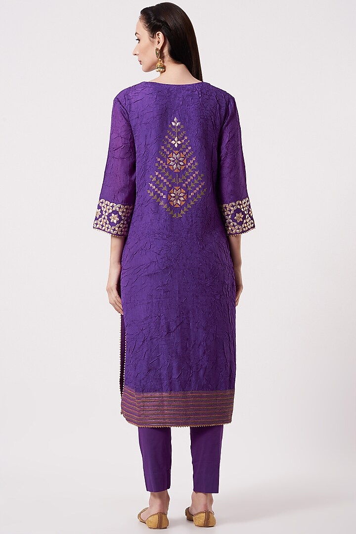Purple Embroidered Kurta Set by Kavita Bhartia at Pernia's Pop Up Shop