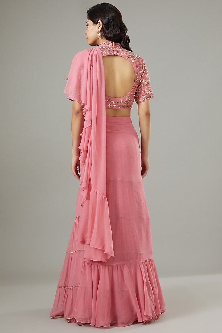Salmon Pink Chiffon Wedding Saree Set by Kavita Bhartia at Pernia's Pop Up Shop