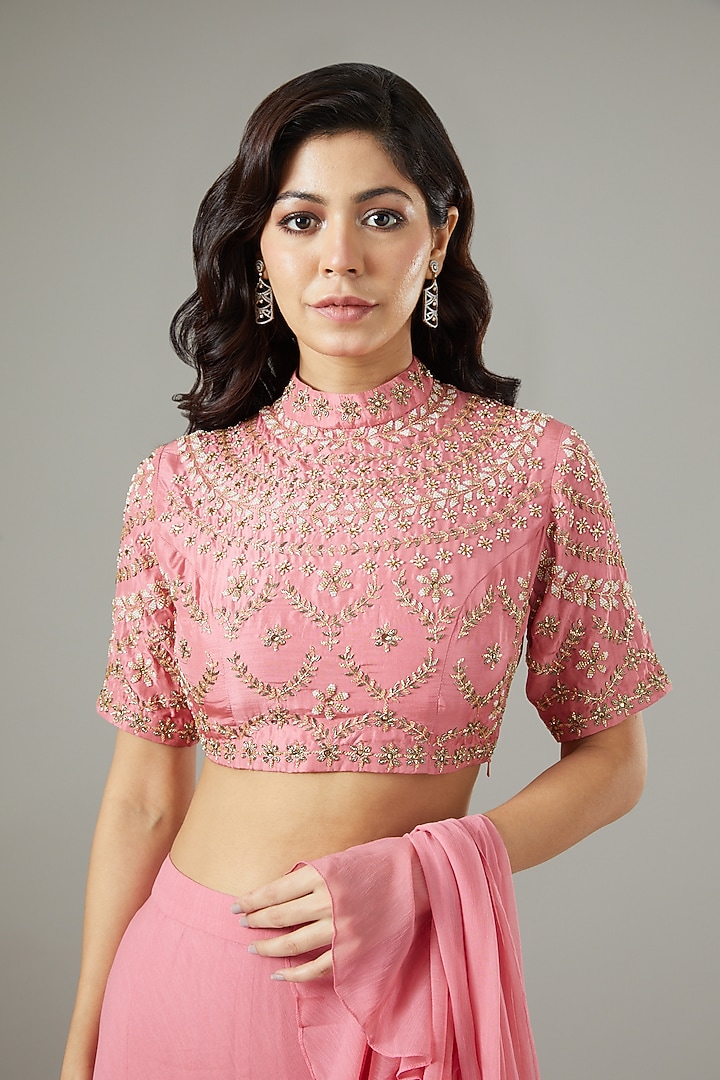 Salmon Pink Chiffon Wedding Saree Set by Kavita Bhartia at Pernia's Pop Up Shop