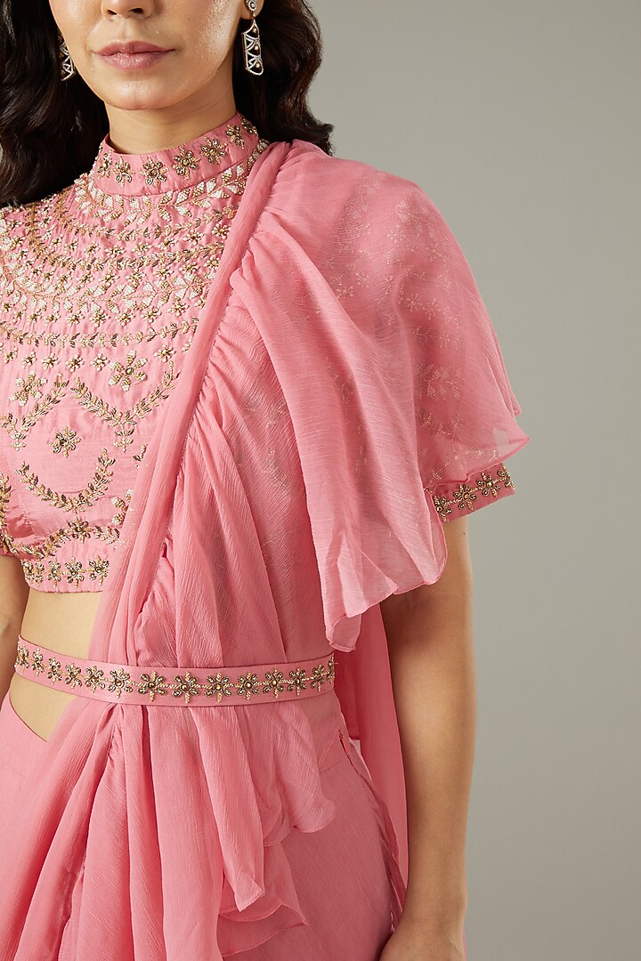Salmon Pink Chiffon Wedding Saree Set by Kavita Bhartia at Pernia's Pop Up Shop