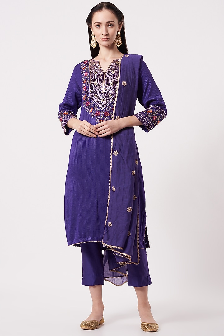 Purple Embroidered Kurta Set by Kavita Bhartia at Pernia's Pop Up Shop