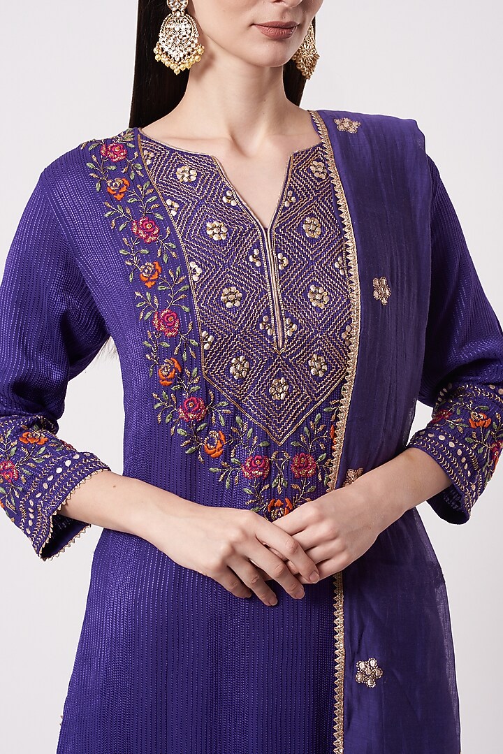 Purple Embroidered Kurta Set by Kavita Bhartia at Pernia's Pop Up Shop