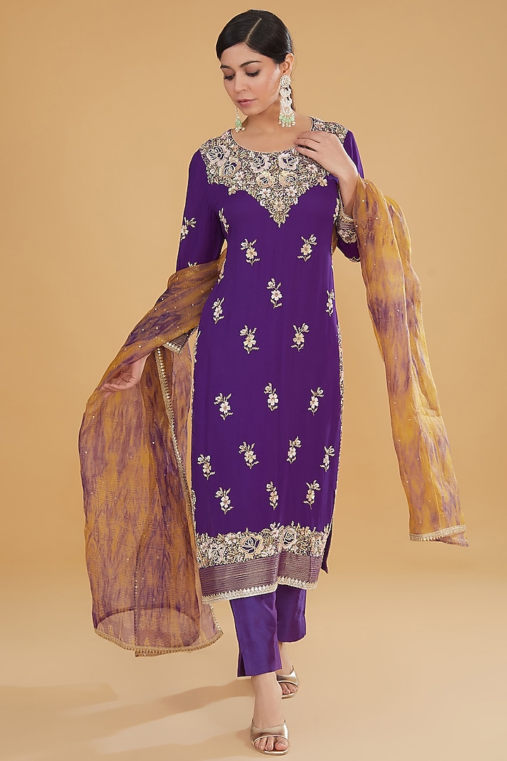 Purple Georgette Hand Embroidered Kurta Set by Kavita Bhartia at Pernia's Pop Up Shop