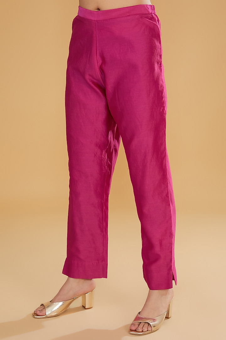 Fuchsia Georgette Hand Embroidered Kurta Set by Kavita Bhartia at Pernia's Pop Up Shop