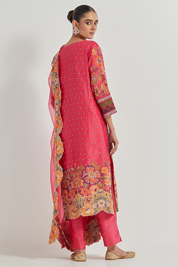 Fuchsia Chanderi Embroidered Kurta Set by Kavita Bhartia at Pernia's Pop Up Shop