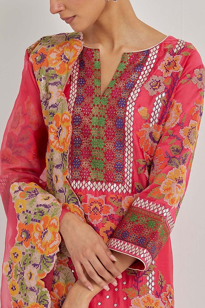 Fuchsia Chanderi Embroidered Kurta Set by Kavita Bhartia at Pernia's Pop Up Shop
